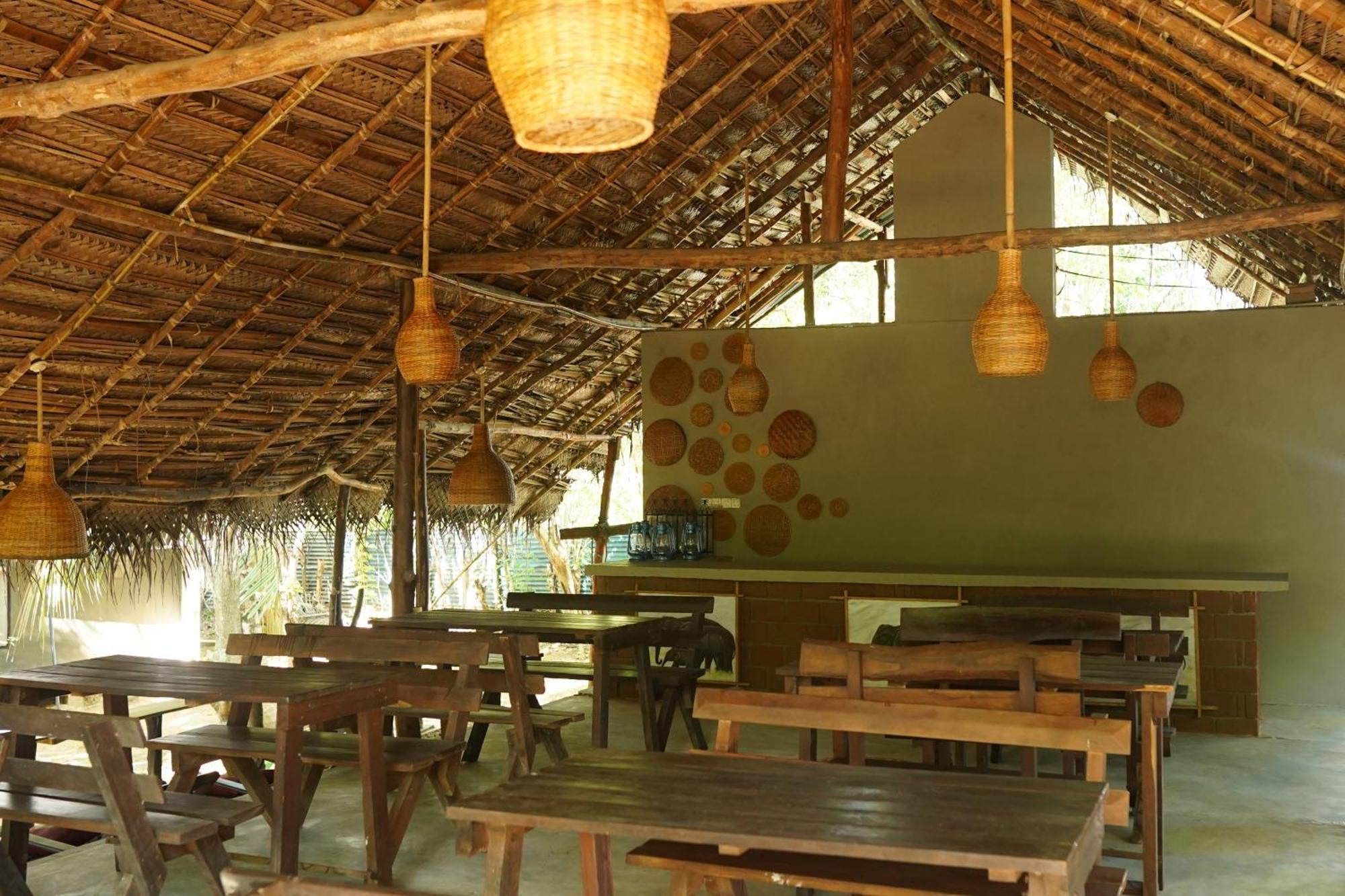 River Glamping By Gaga Bees Uda Walawe Extérieur photo