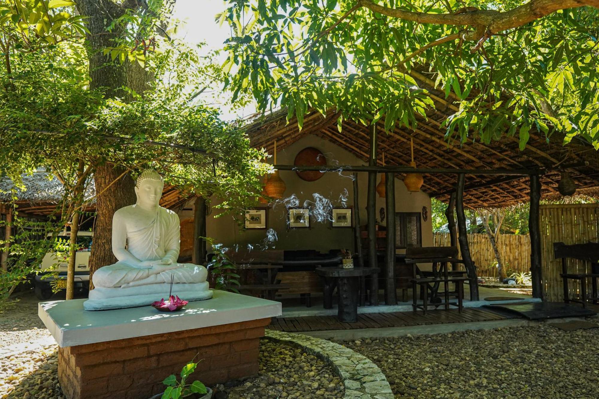 River Glamping By Gaga Bees Uda Walawe Extérieur photo